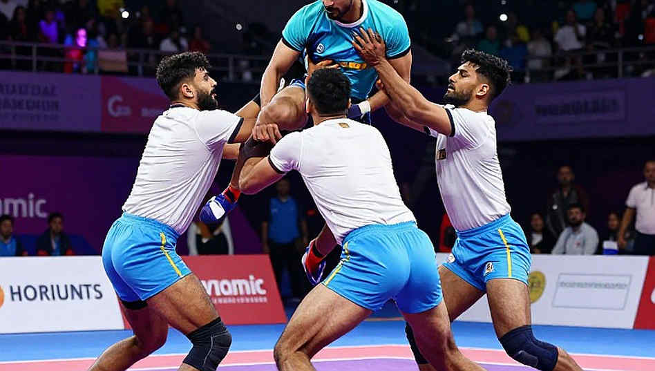 অল-আউটের সিঁড়ি বেয়ে ৪৮-২৪: ফাইনালে ভারতের নারী কাবাডি দল, অথচ সানজু দেবীর সংখ্যাগুলো কোথায়?