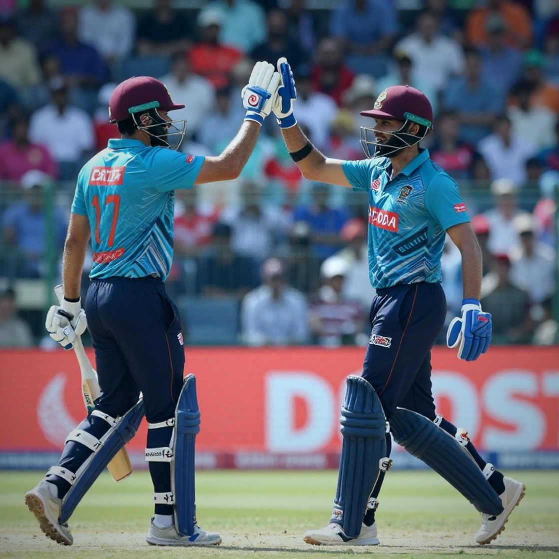 লাহোরের মাটি যখন একাদশ বাছেন: সুফিয়ান মুকিমের বাদ পড়া আর মাজ সাদাকাতের ঢোকার আসল হিসাব